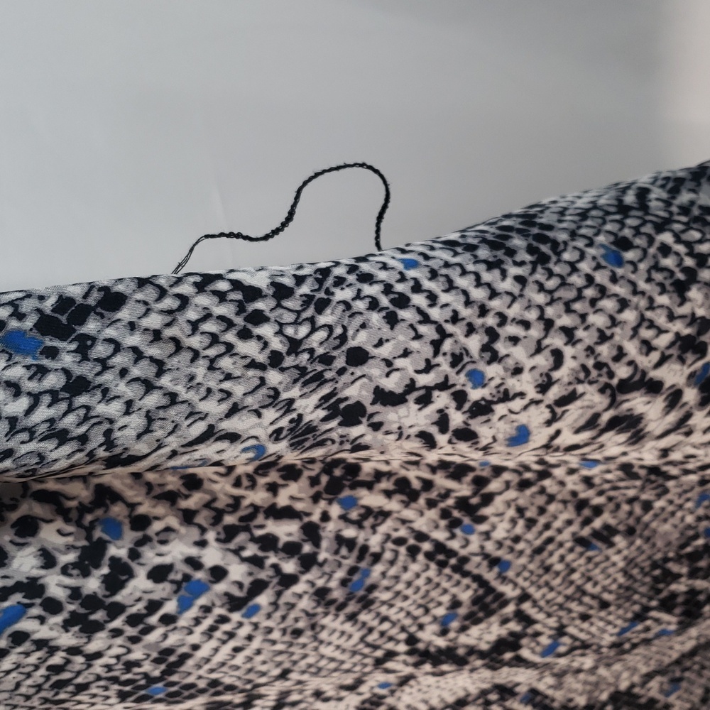 Cache Blue and Gray Snakeskin Print Blouse - SZ XS‎ - Picture 5 of 6